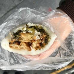 虹口糕團(tuán)食品廠長寧店咸蛋黃全家福評價(jià)與實(shí)拍解析
